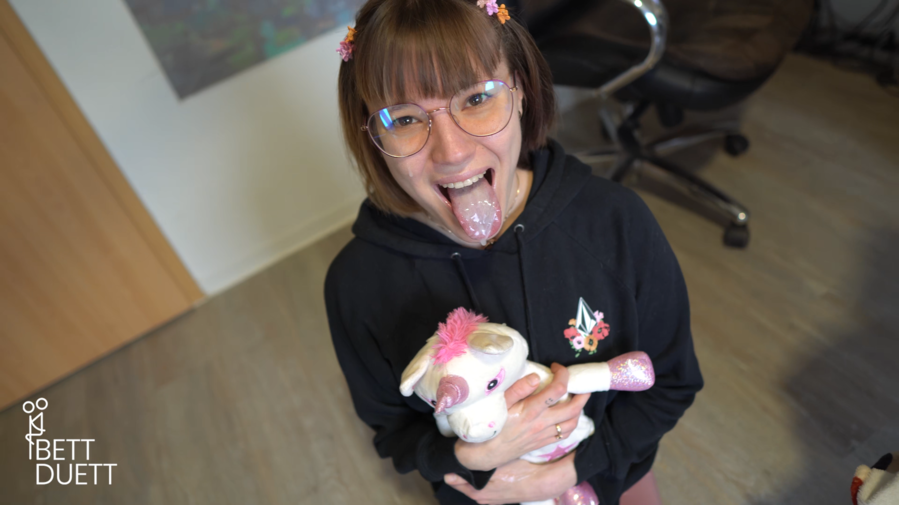 UNCUT - honey, I have a sore throat !!