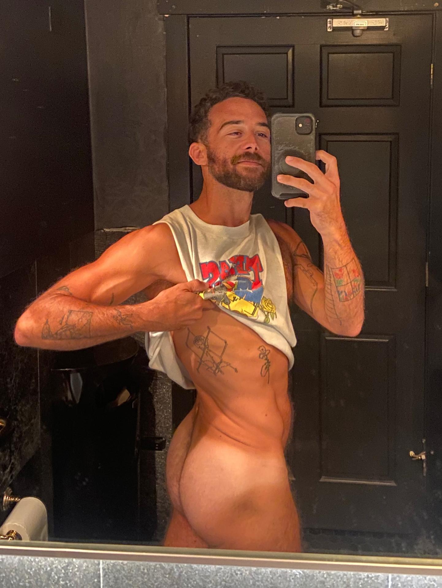 Micah Pines Sexe en groupe