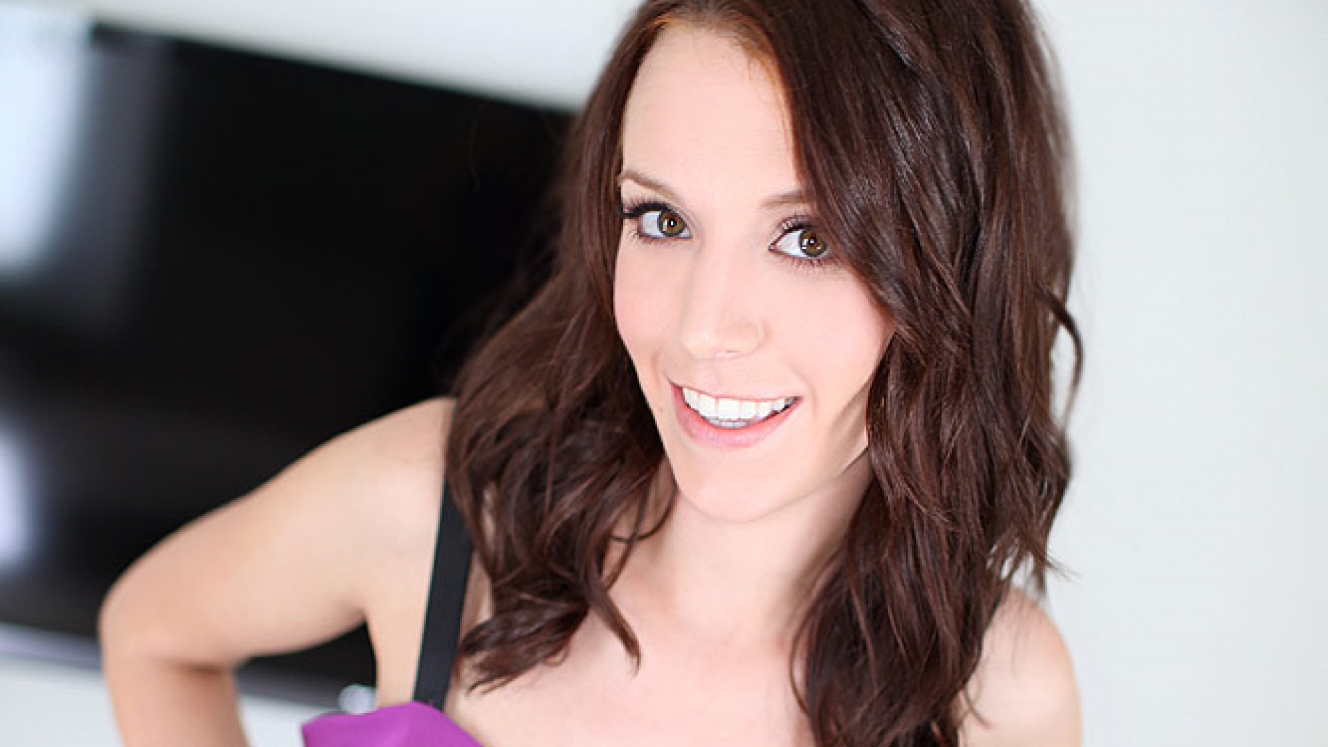 Alisha Adams, Slender 21-Year-Old Dental Assistant Takes a Big Cock and Swallows all the CUM!