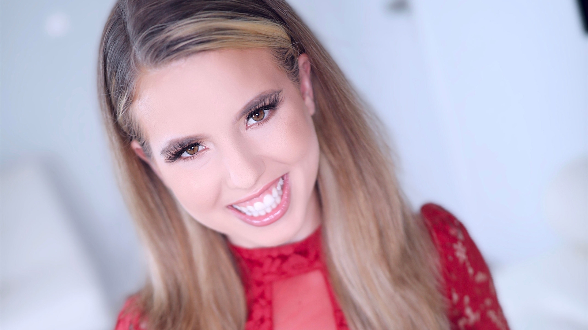 Amateur Allure Welcomes Lucky Anne, An Adorable Waitress That Loves the Control Oral Sex Gives Her