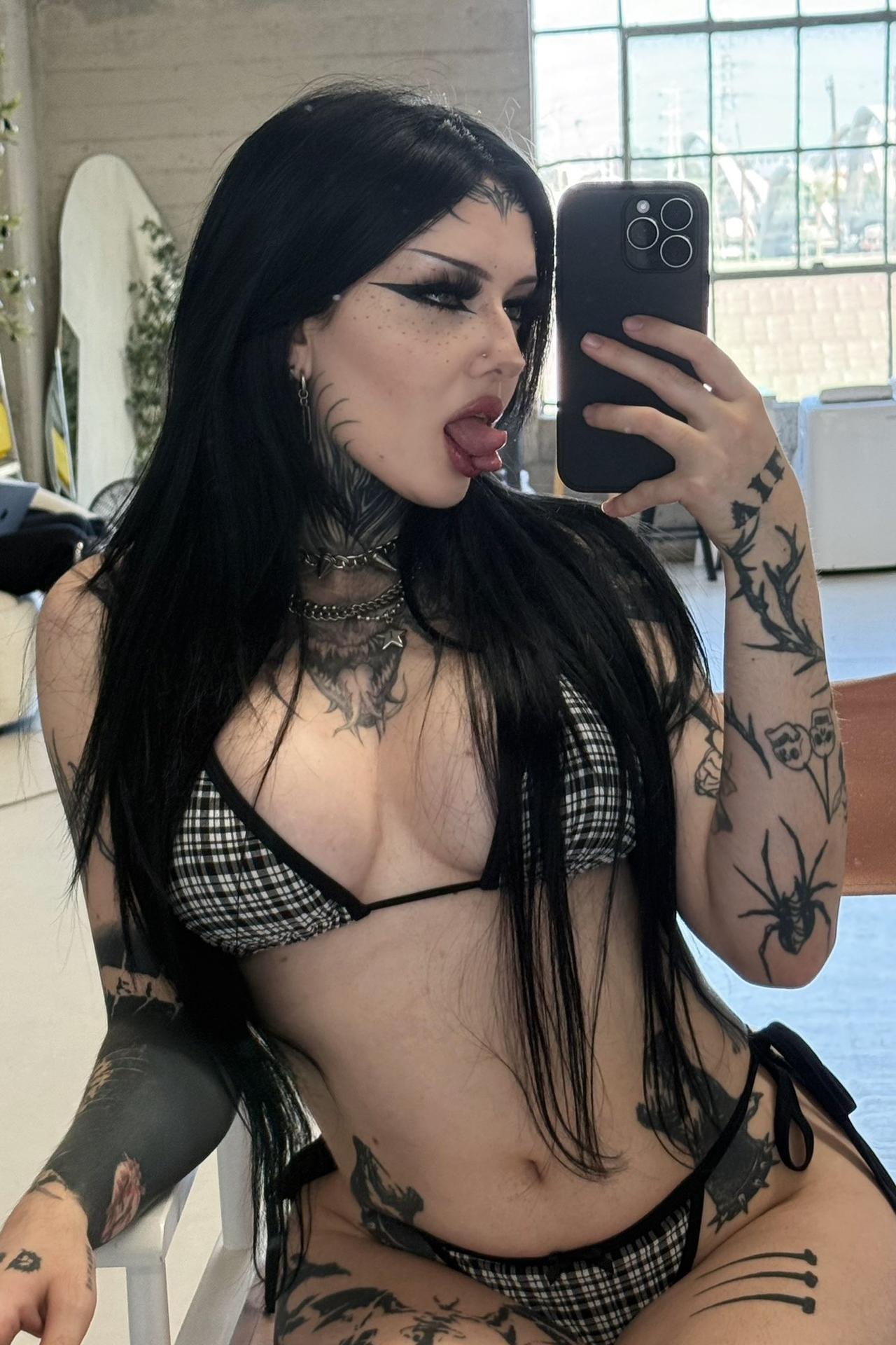 Photo HD Nikki Bitez - 1