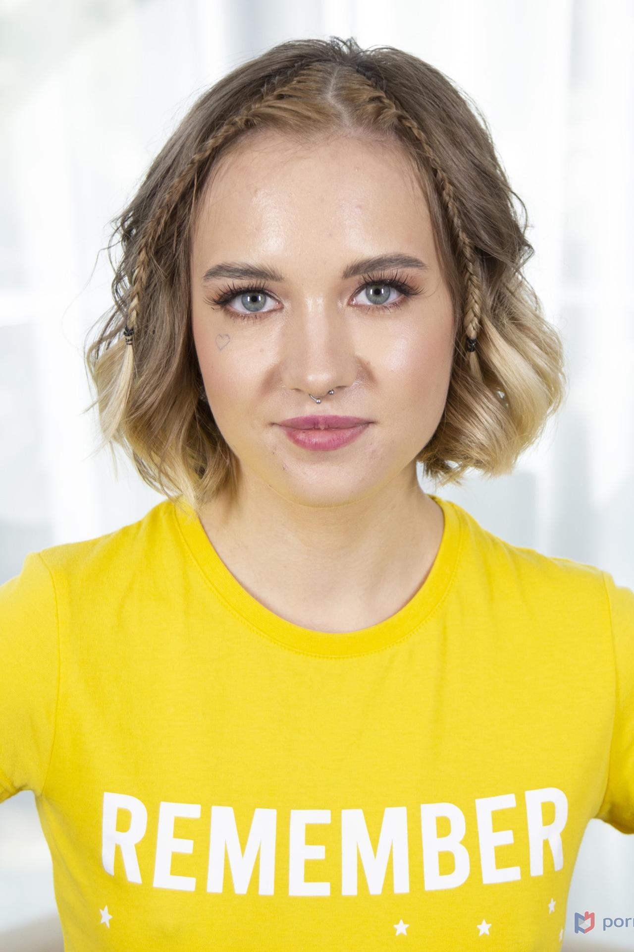 Photo HD Goldie Small - 3