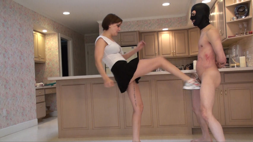 Sophie - Ballbusting is so much fun