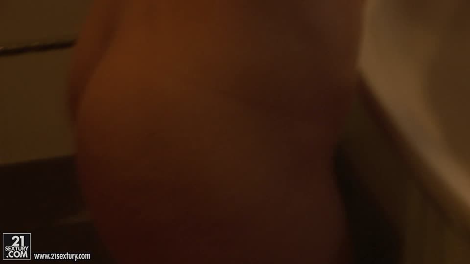 Sophie and Jessika chill backstage