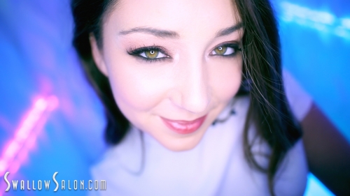 Remy Lacroix Stops By The Salon For Some Protein