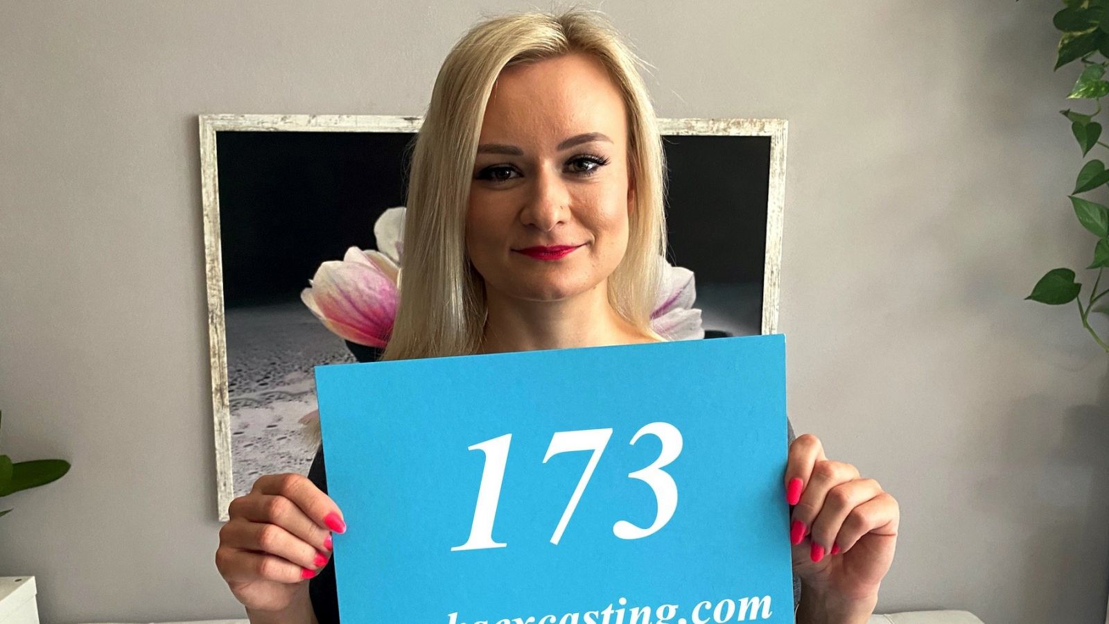 Highly fuckable blonde in casting