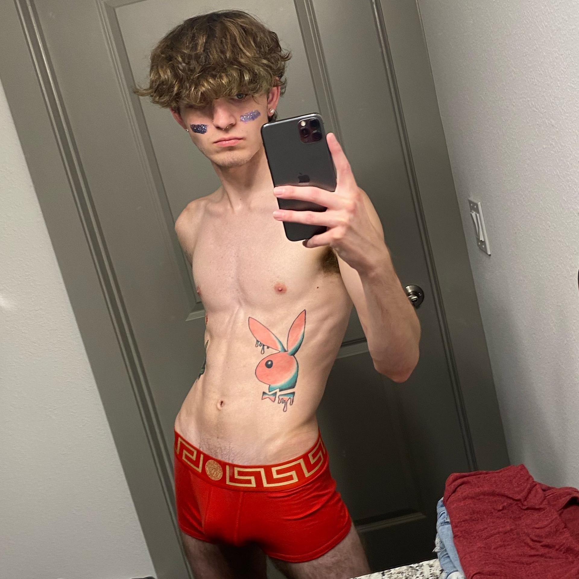 Photo HD August James - 1