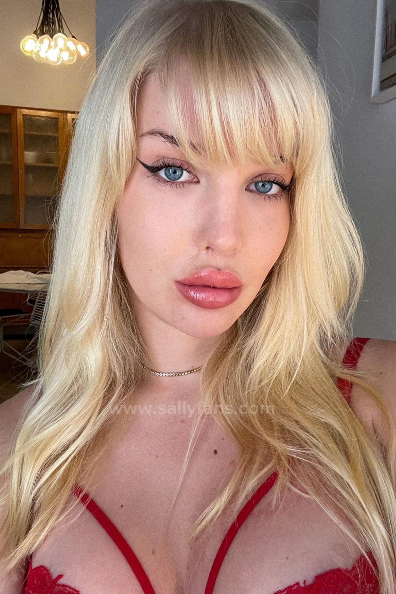 Celine Dijjon Pegging