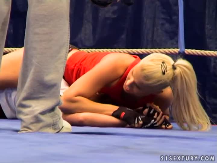 NudeFightClub backstage with Brandy Smile & Valery Summers