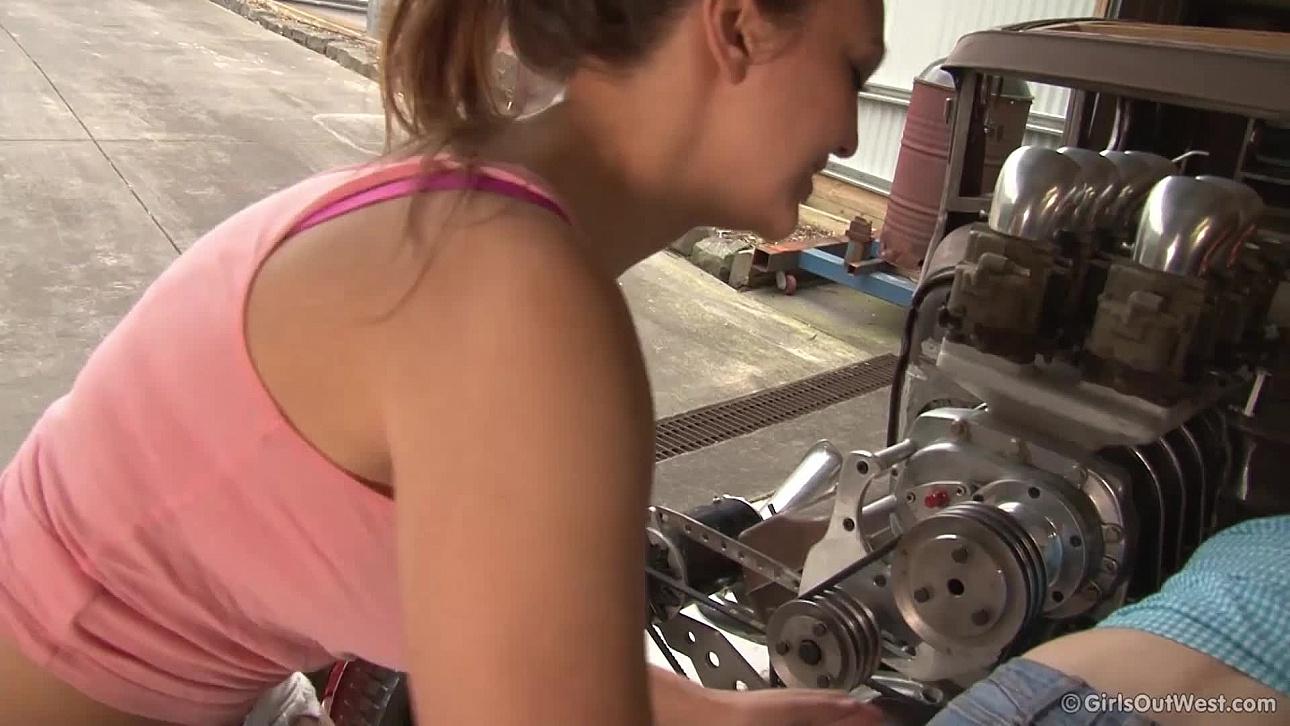 Anne & Lucie - Mechanical Mayhem