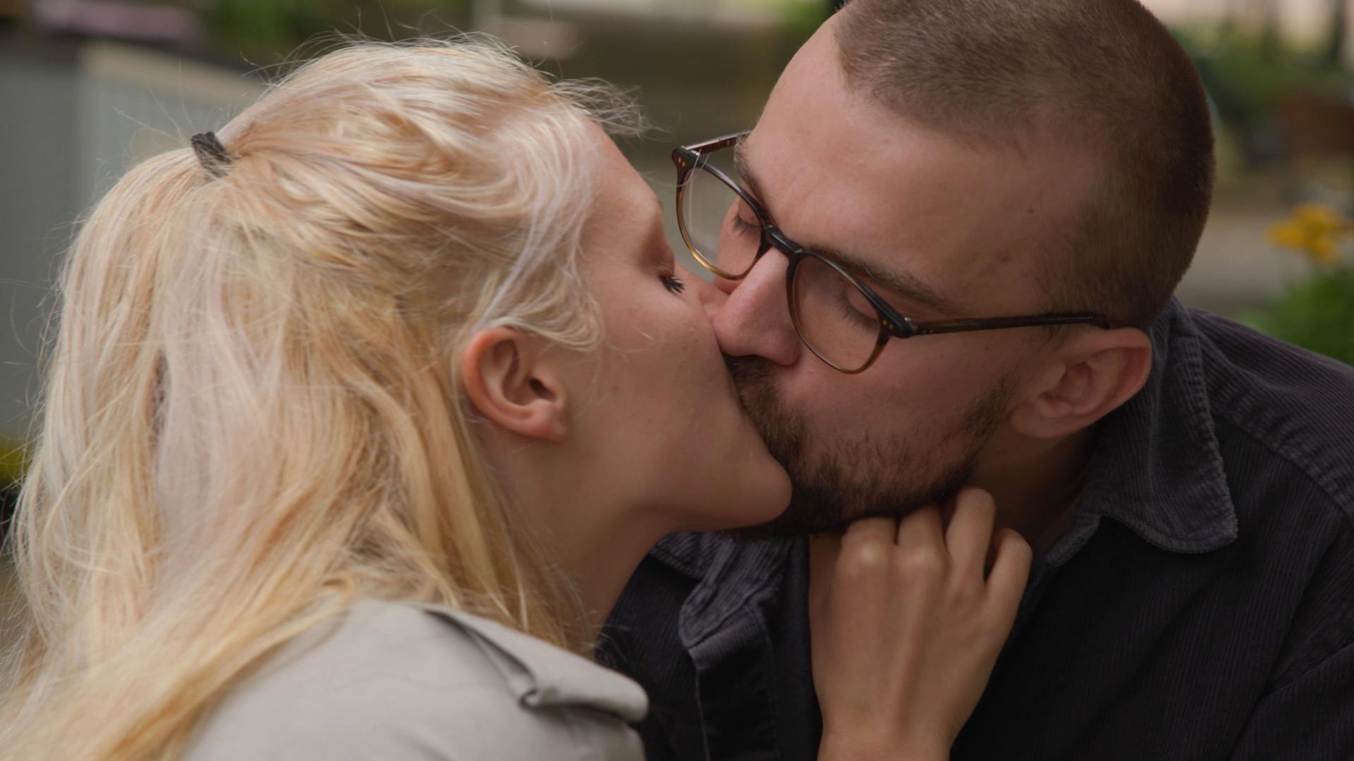 Lola P & Roman: Blind Date