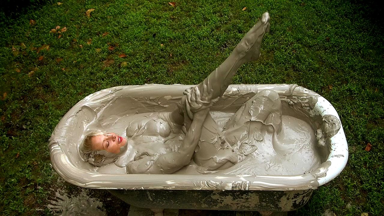 Summer's Mud Tub Glamour