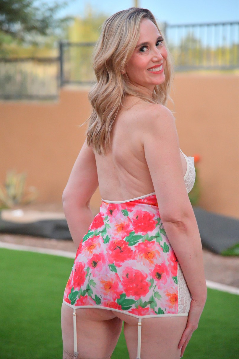 Photo HD Lilly James - 5