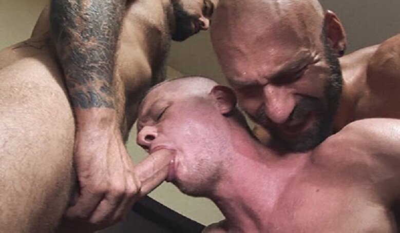 Blue's Man-worship Gangbang