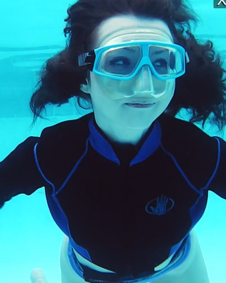 Emi Serene Underwater Show