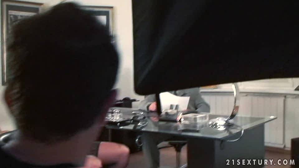 Backstage with Larissa Dee