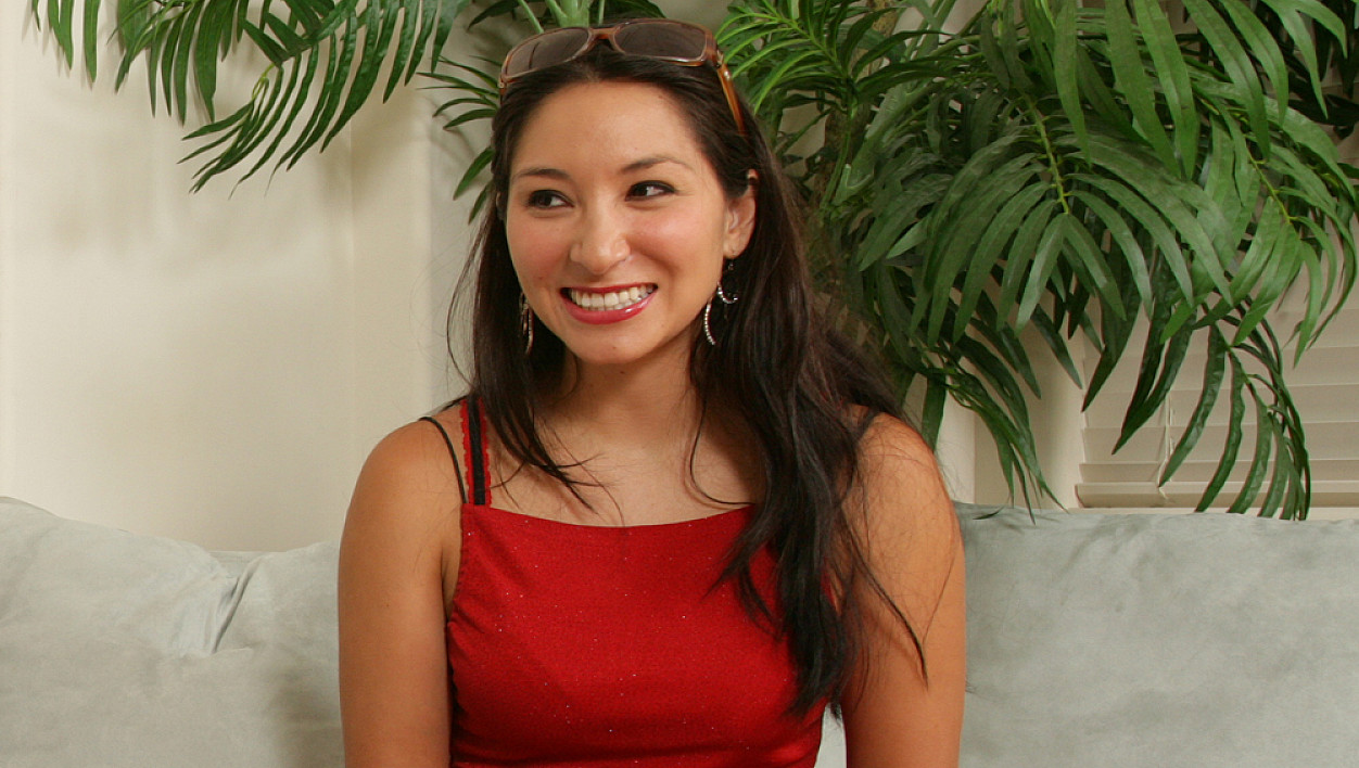 Roxy Jezel fucking in the living room with her petite