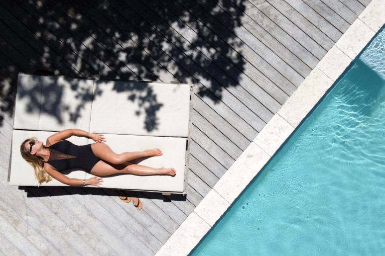 Contact - Tiffany the perverse angel