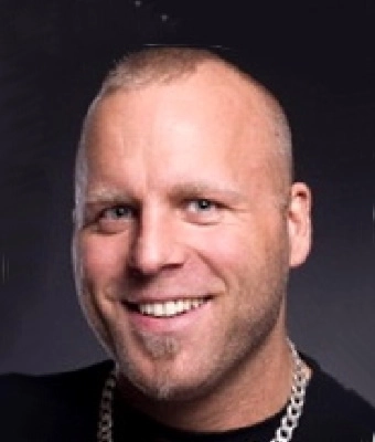 Aaron van Damage Facial