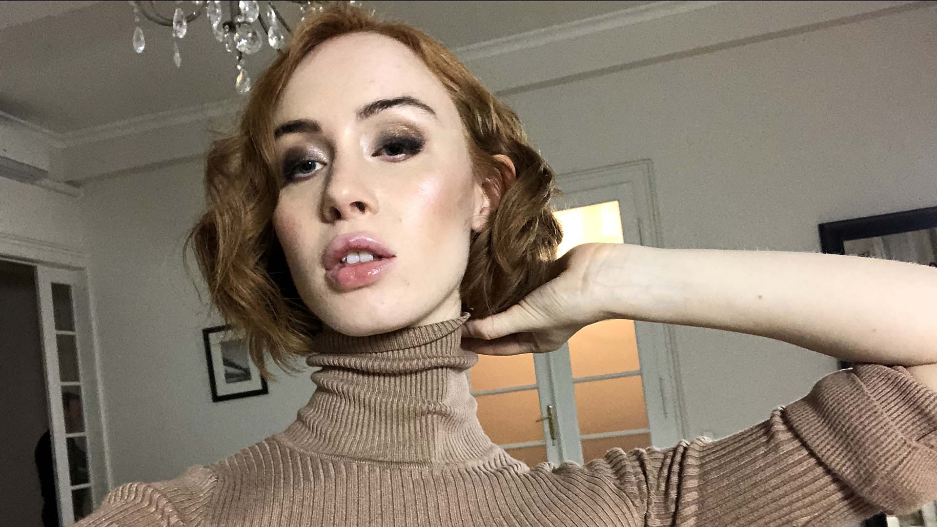 Lenina Crowne fucks on the sofa