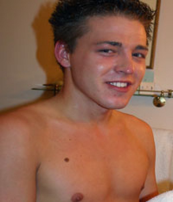 Ethan Stevens Plan à trois