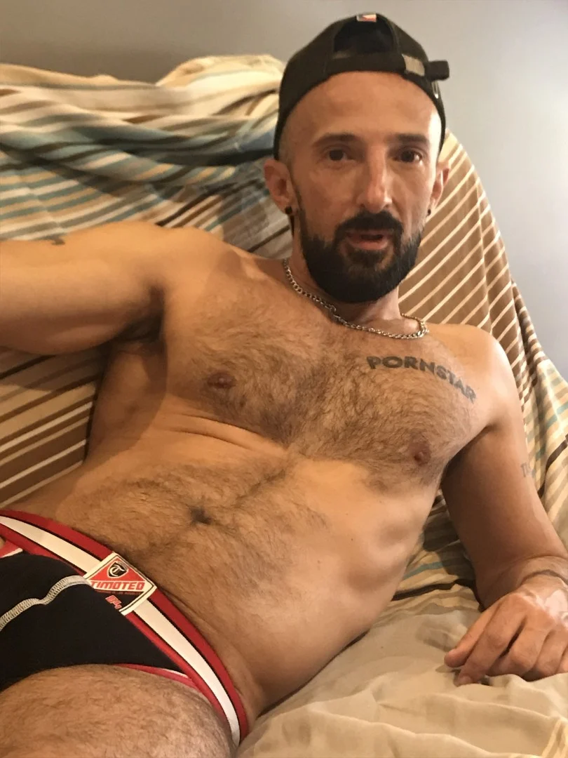 Dominique Kenique Fessée