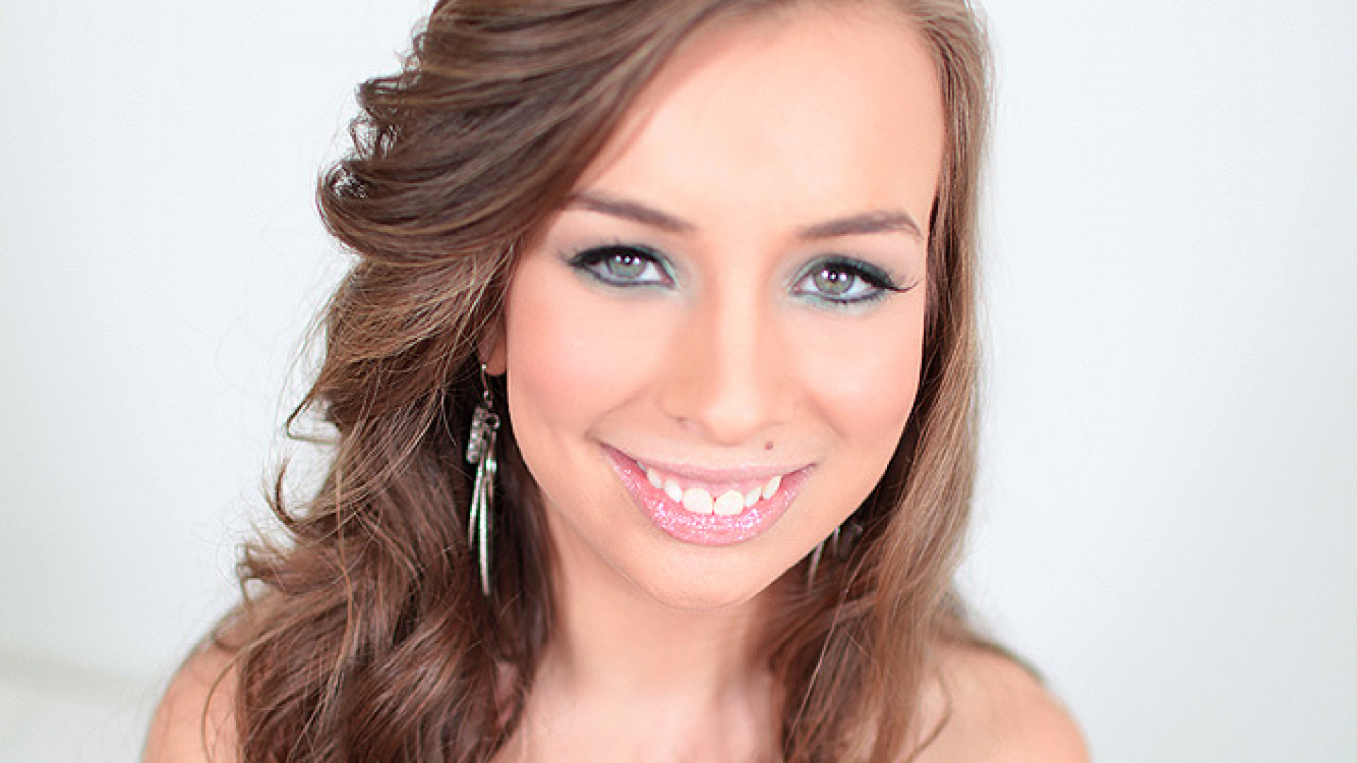 Sophia Sutra (aka Sofia) Petite Babe Gives Head, Gets Fucked and Eats Two Loads of Sperm