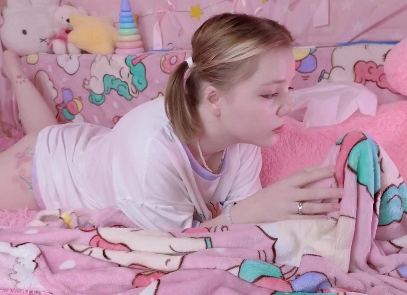 step-daddy has a boner at night and step-daughter decided to help