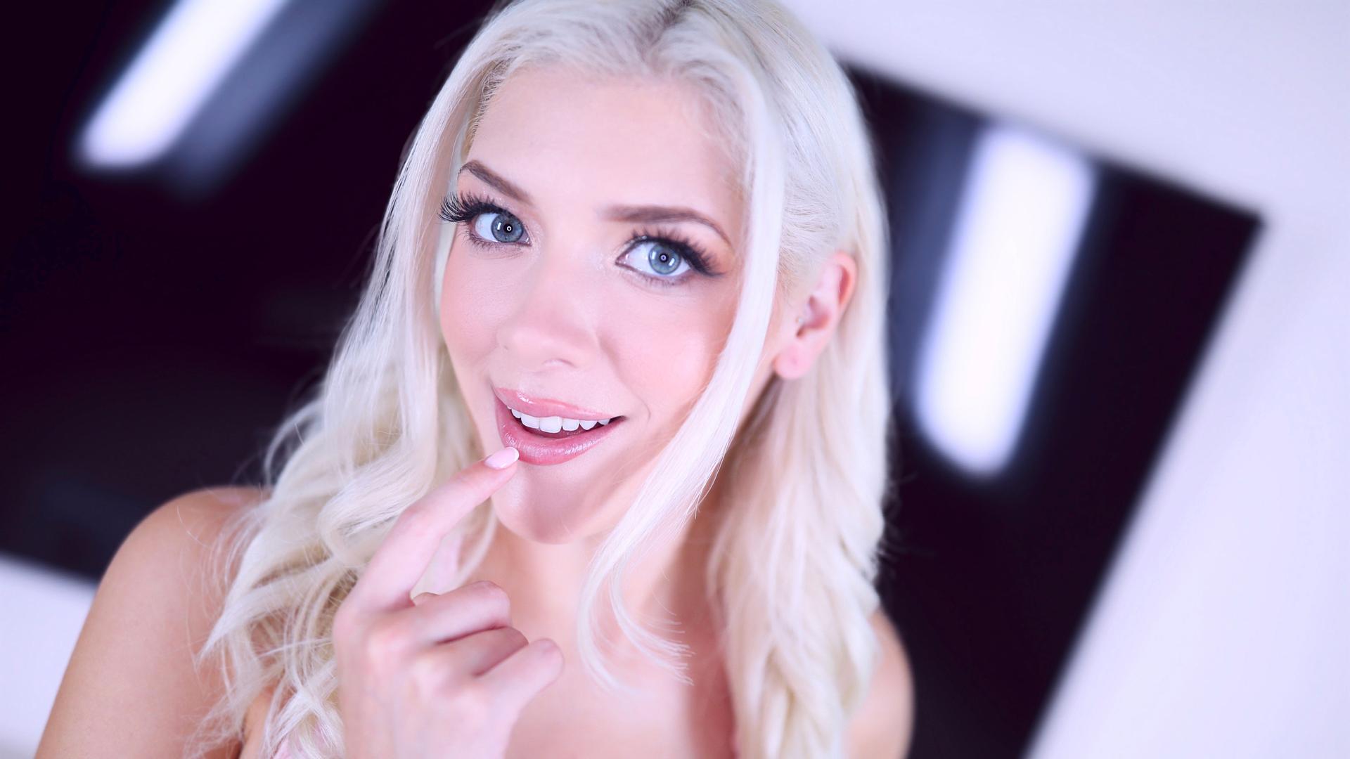 Naughty Nanny Gia OhMy Drops to Her Knees