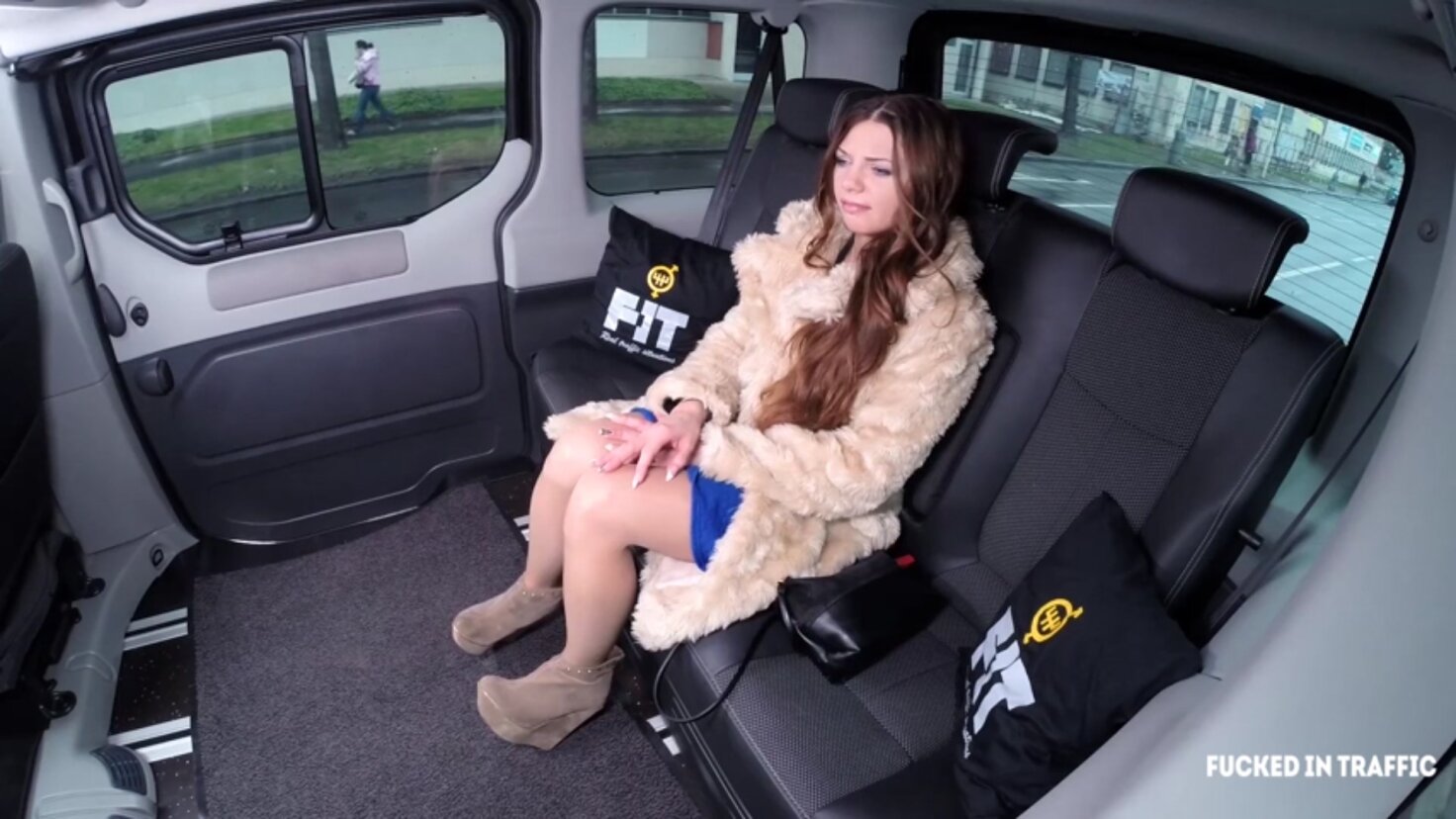 Sexy Teen Fucked By Driver In His Car