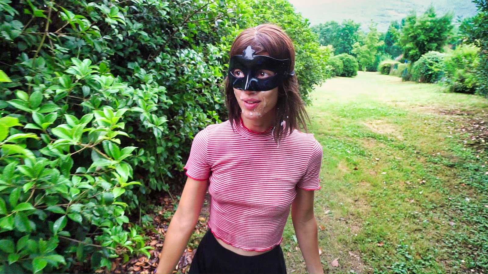 Cumwalk in a Public Park!