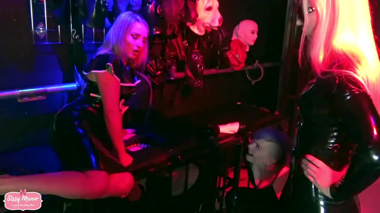 Latex Sissy Humiliating Self Facial