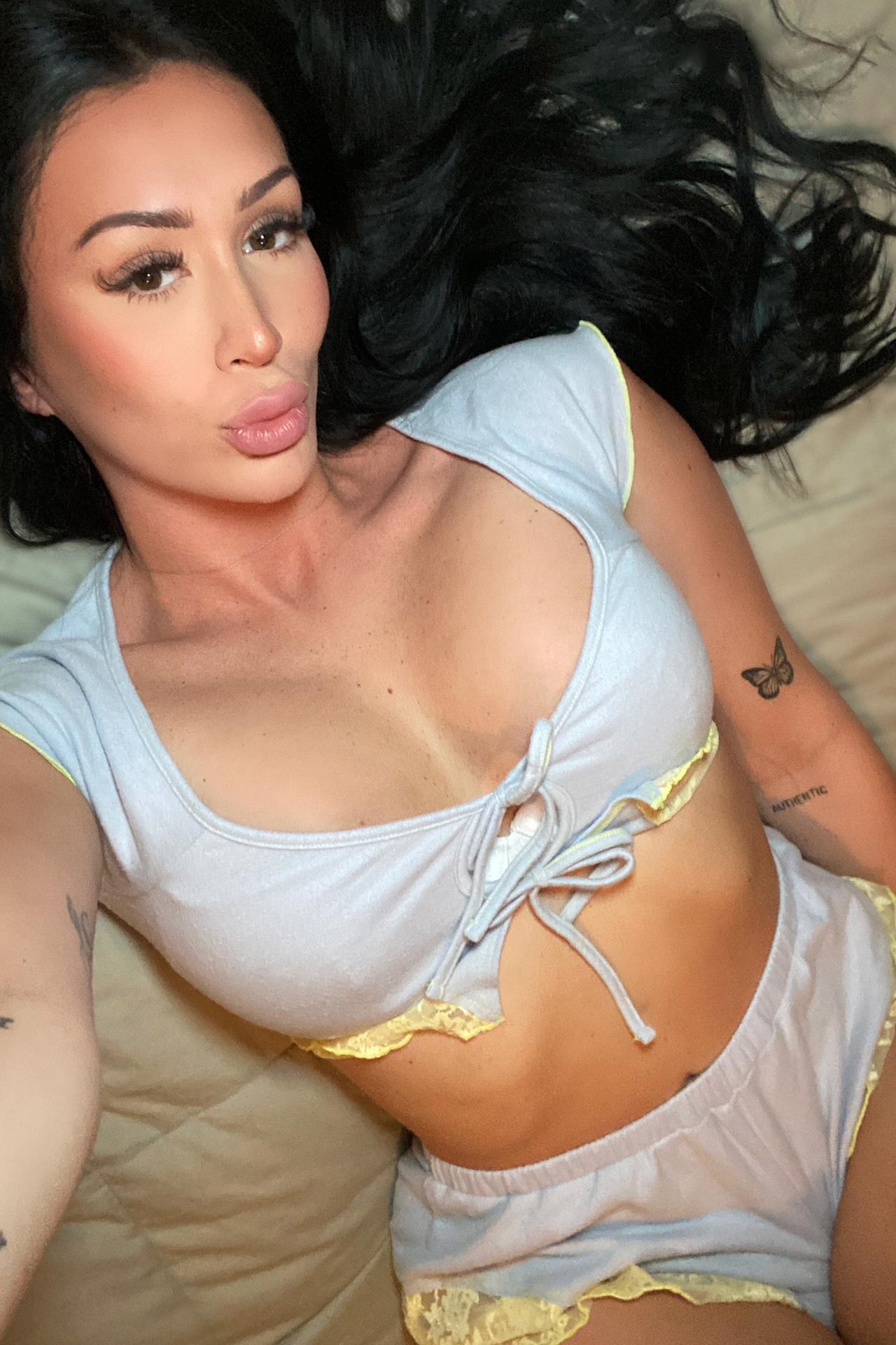 Bella Joie Anulingus