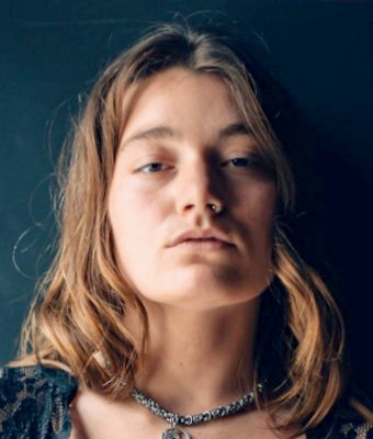 Coquine Louve Gangbang