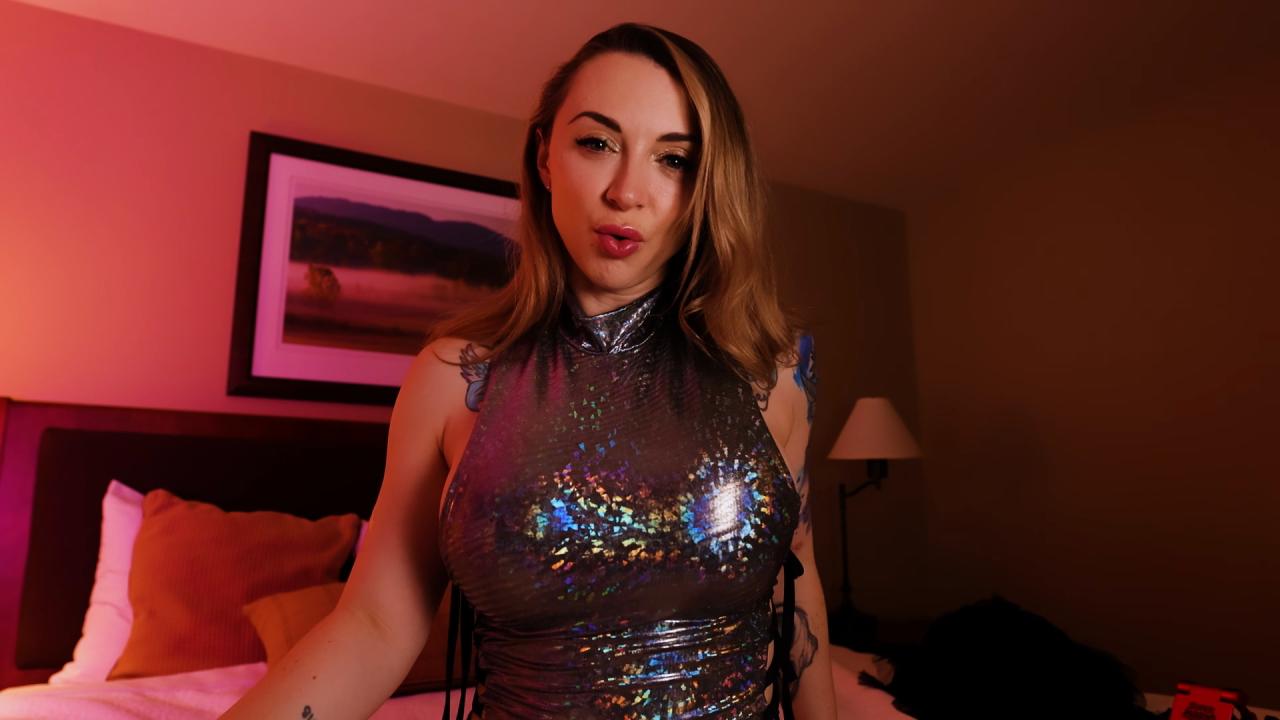 Seduced by Shiny SideBoob