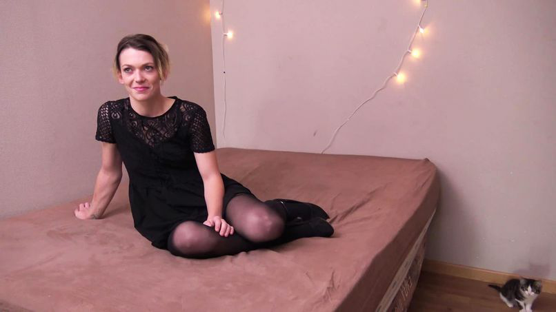 Alexandra, 22 Years Old, New Video in the Back of Her Darling!