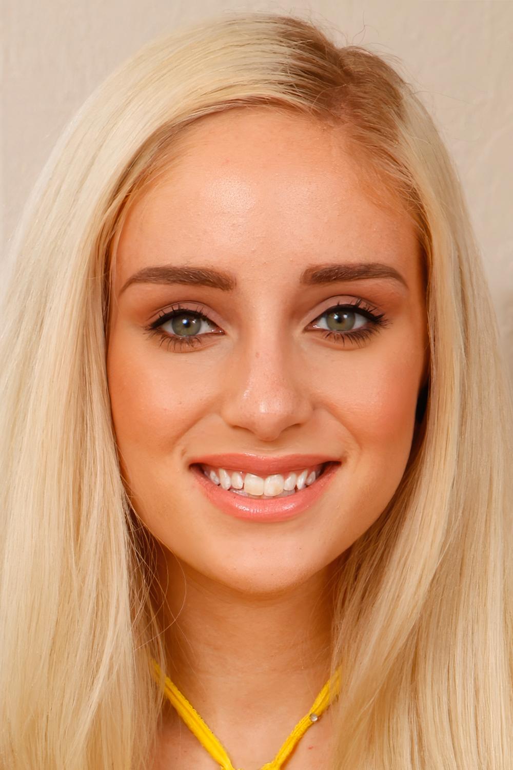 Photo HD Naomi Woods - 3