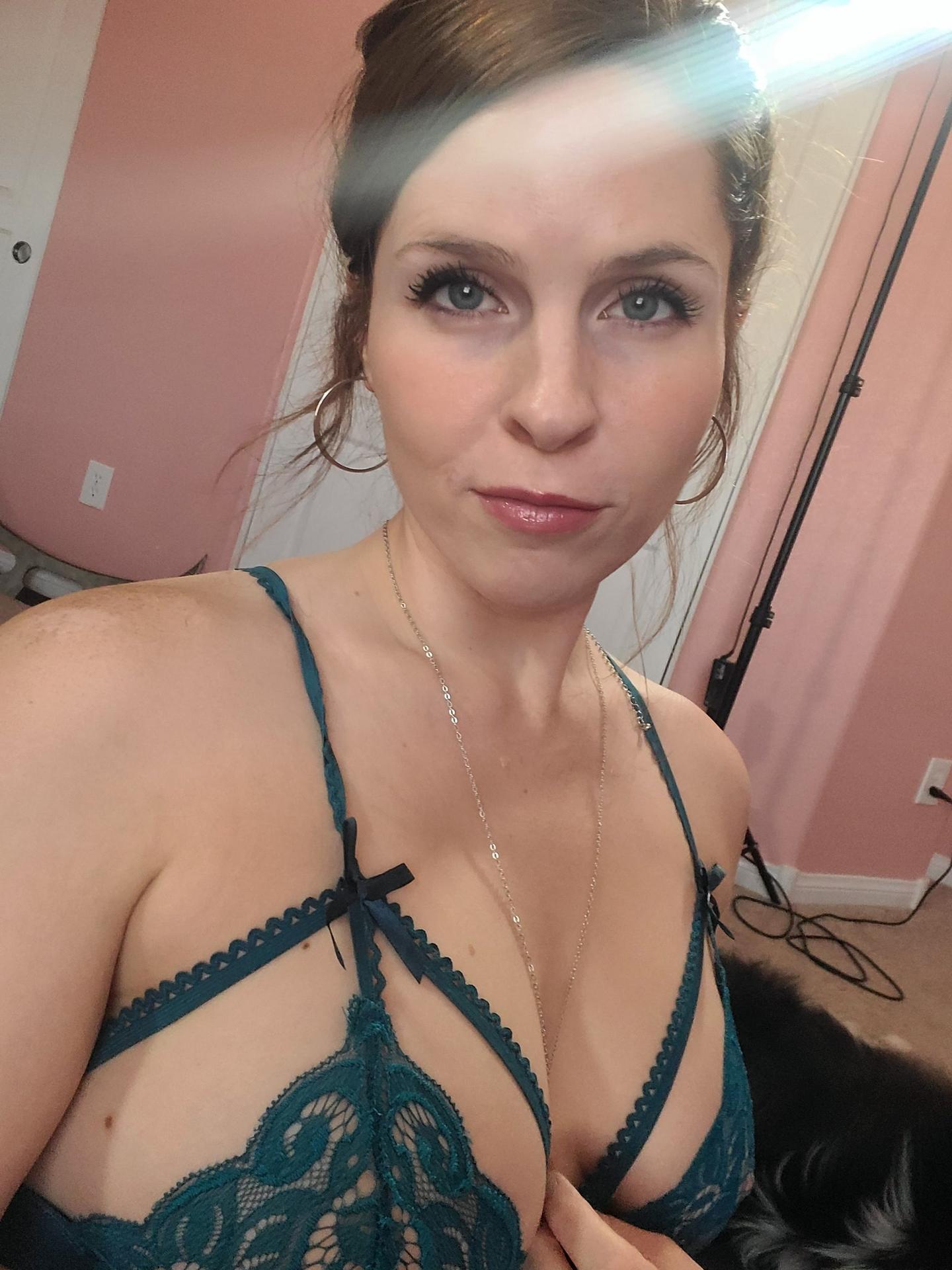Scarlett Gushes