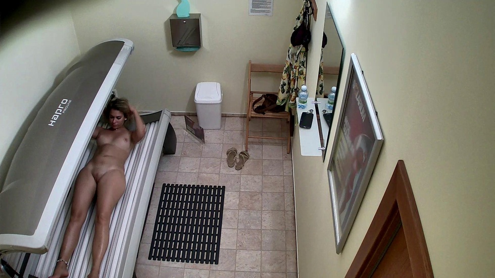 Amazing ass in solarium