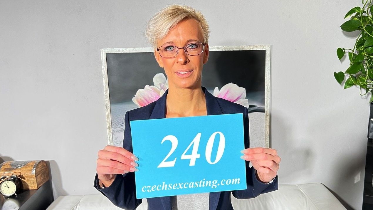 Muscular guy fucked blonde mature