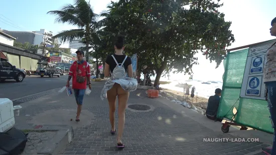 Spontaneous Upskirt