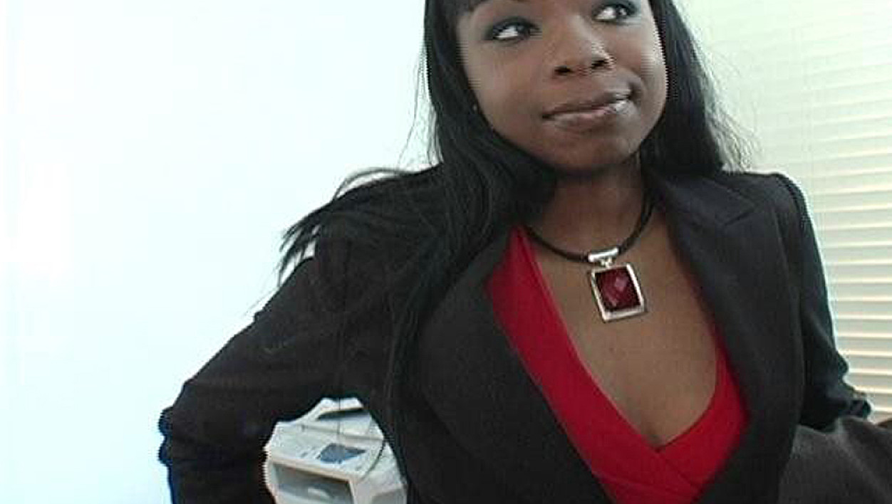 Black Simone West fucking in the office with her tattoos