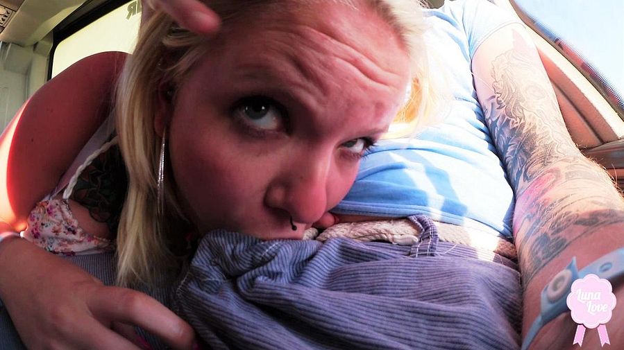 EXTREM PUBLIC im vollen Bus!!!