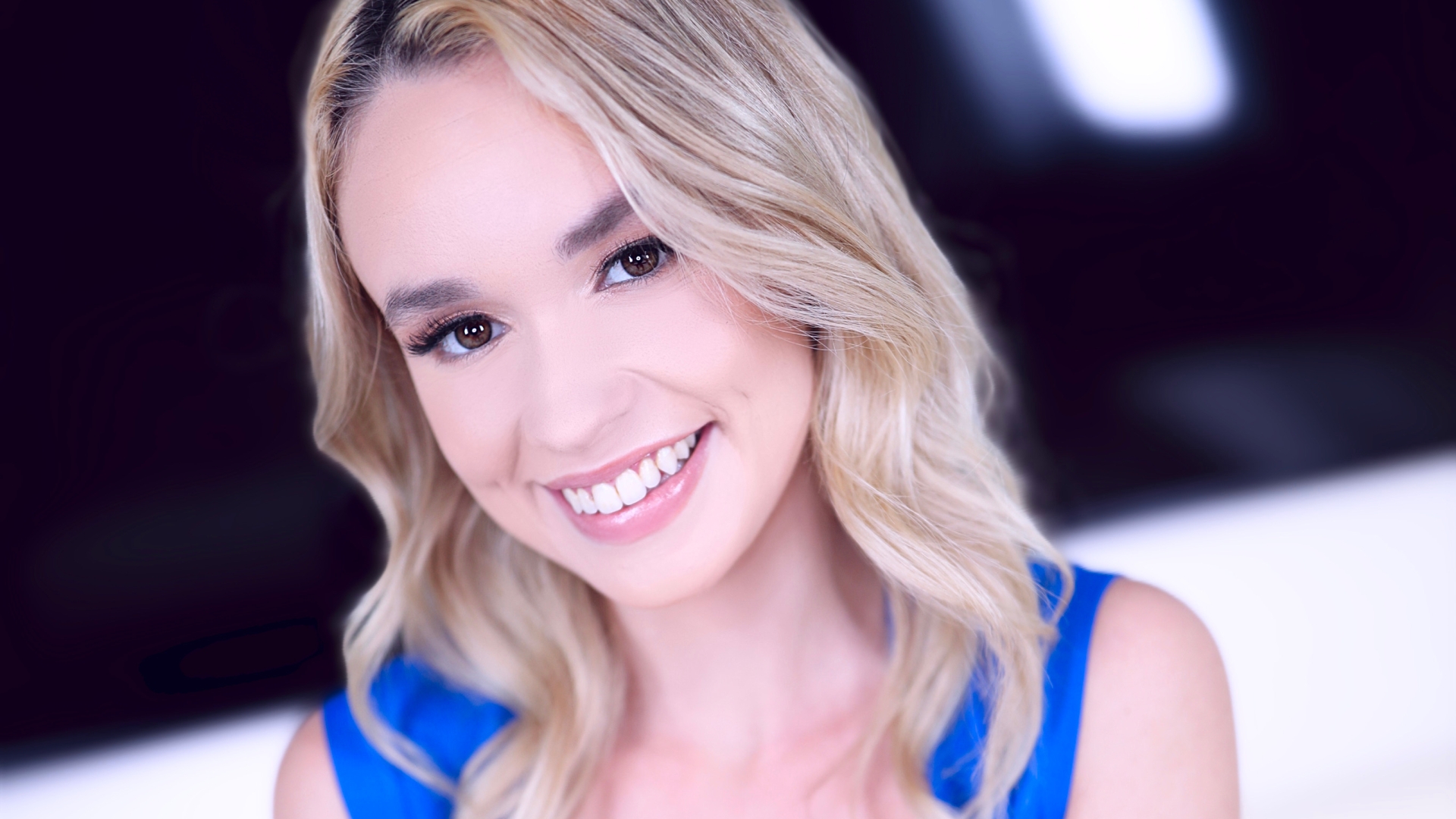 Amateur Allure Introduces Khloe Kingsley, a Tall Thin Blonde Swallows For the First Time