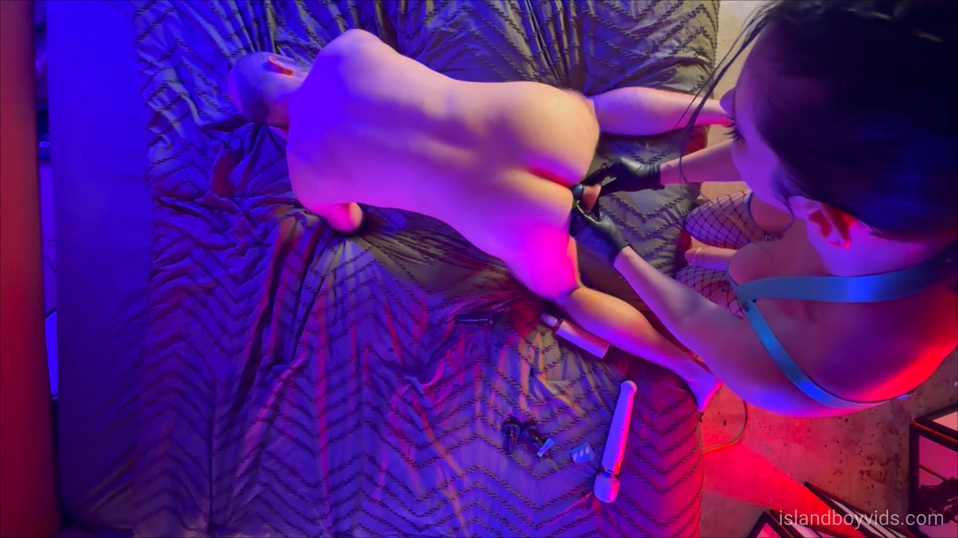 Huntress Lynx Takes My Anal Virginity With Toy Play