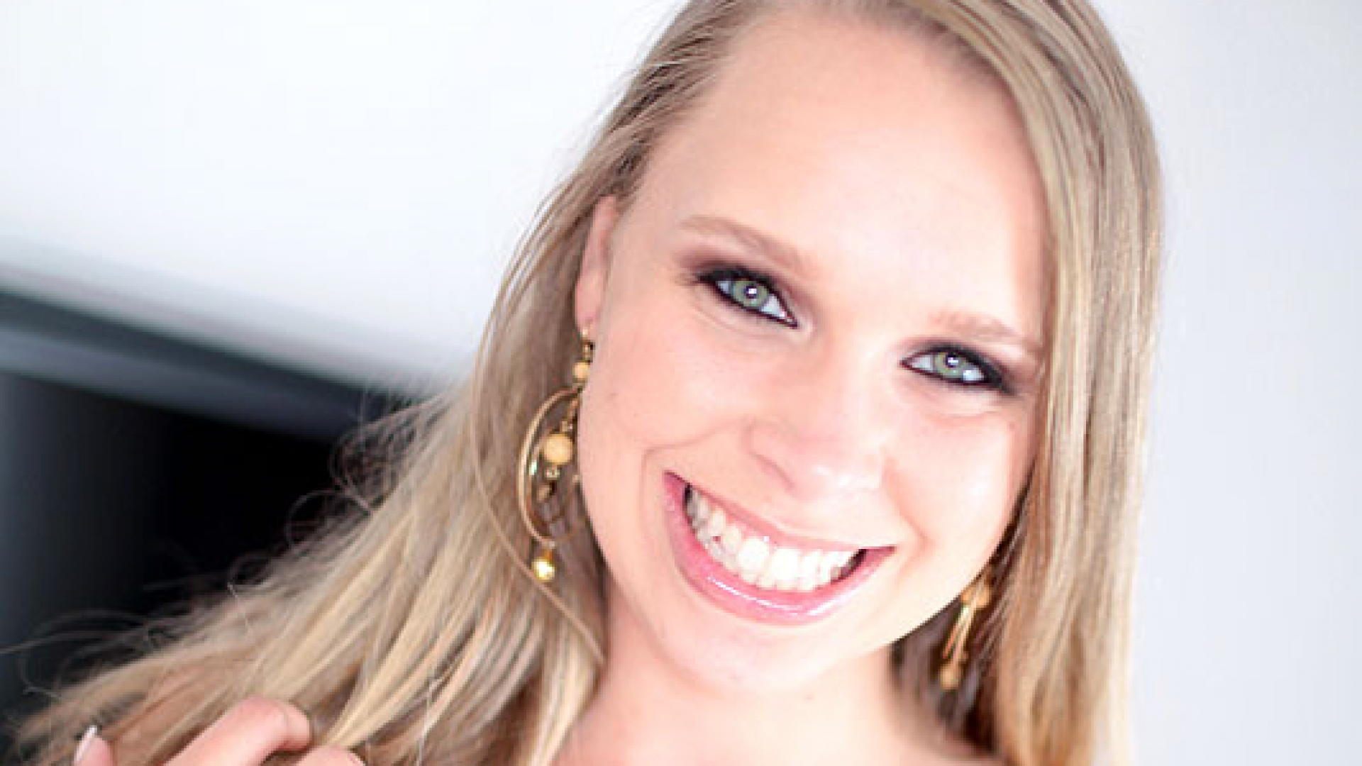 Anna Stevens Joins Amateur Allure For Her Very First Porno!