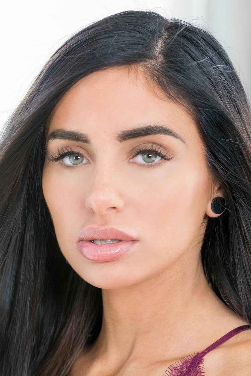 Photo HD Naomi Woods - 5