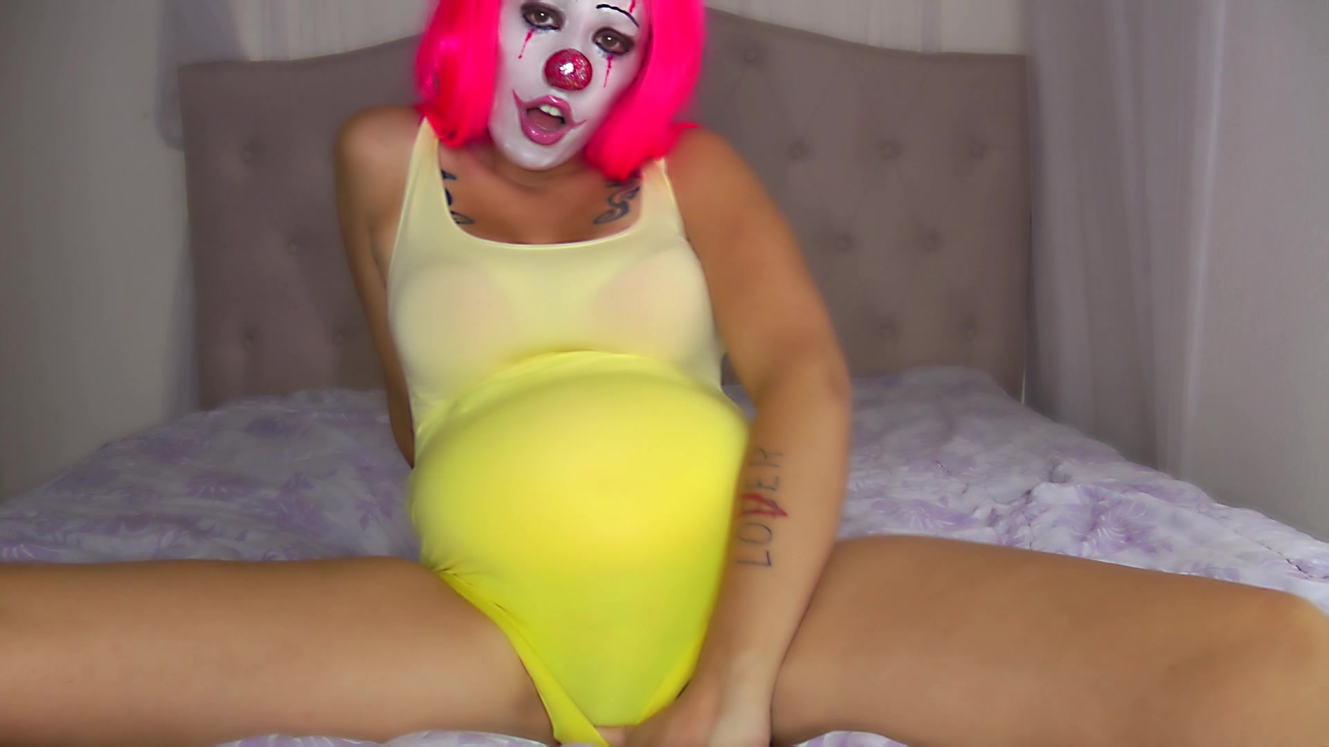 Pregnant Clown In Labor