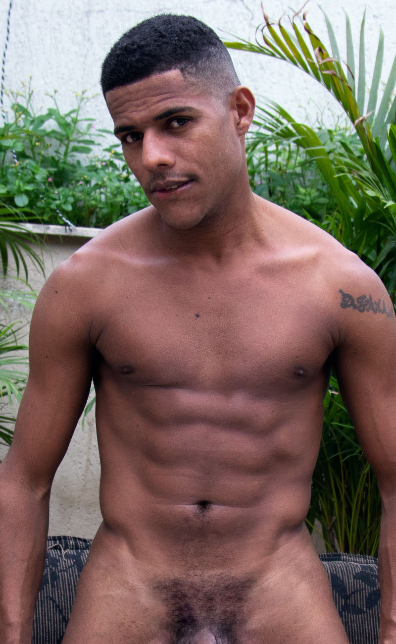 Neo Fernandes Plan à trois