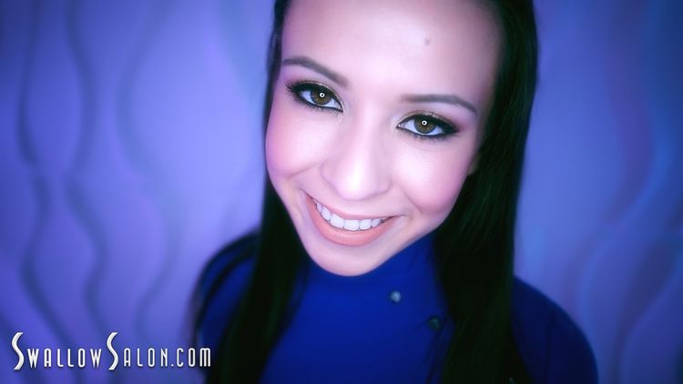 Ariel Grace Stops By The Salon For A POV Blow Job